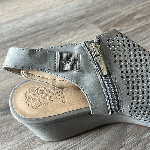 Vince Camuto Oriana Sparkly Perforated Wedge Sandals Size 5 Medium - Picture 9 of 11